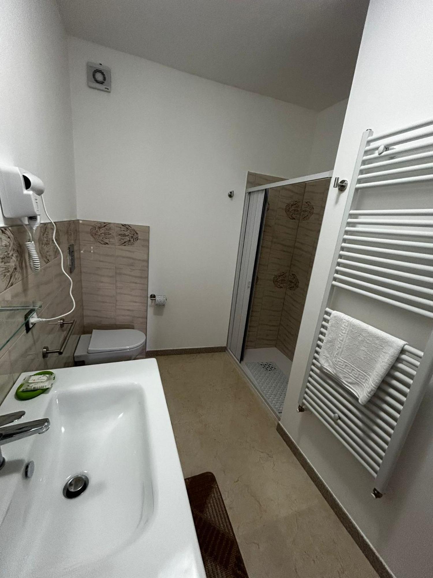 La Spiga Hotel Ганджи Екстериор снимка